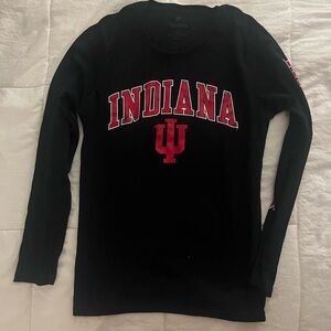 IU long sleeve black top!